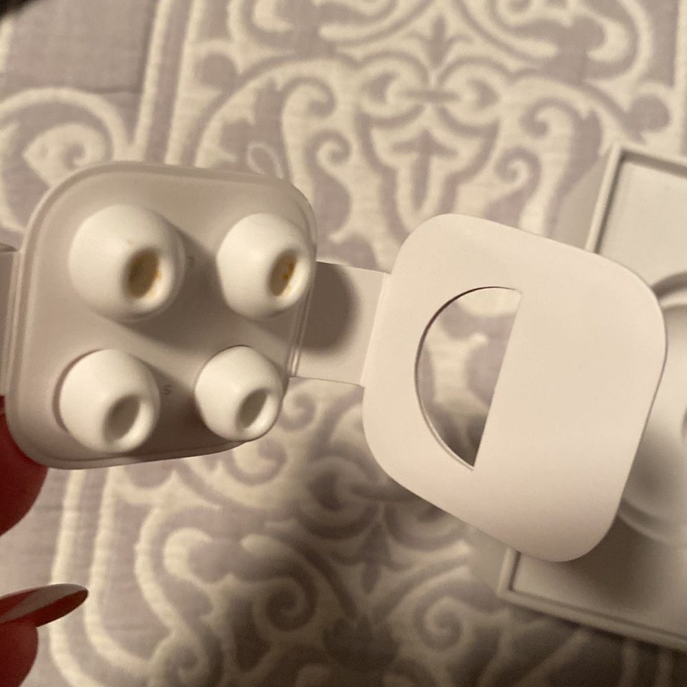 AirPods Pro case - Picture 6 of 7